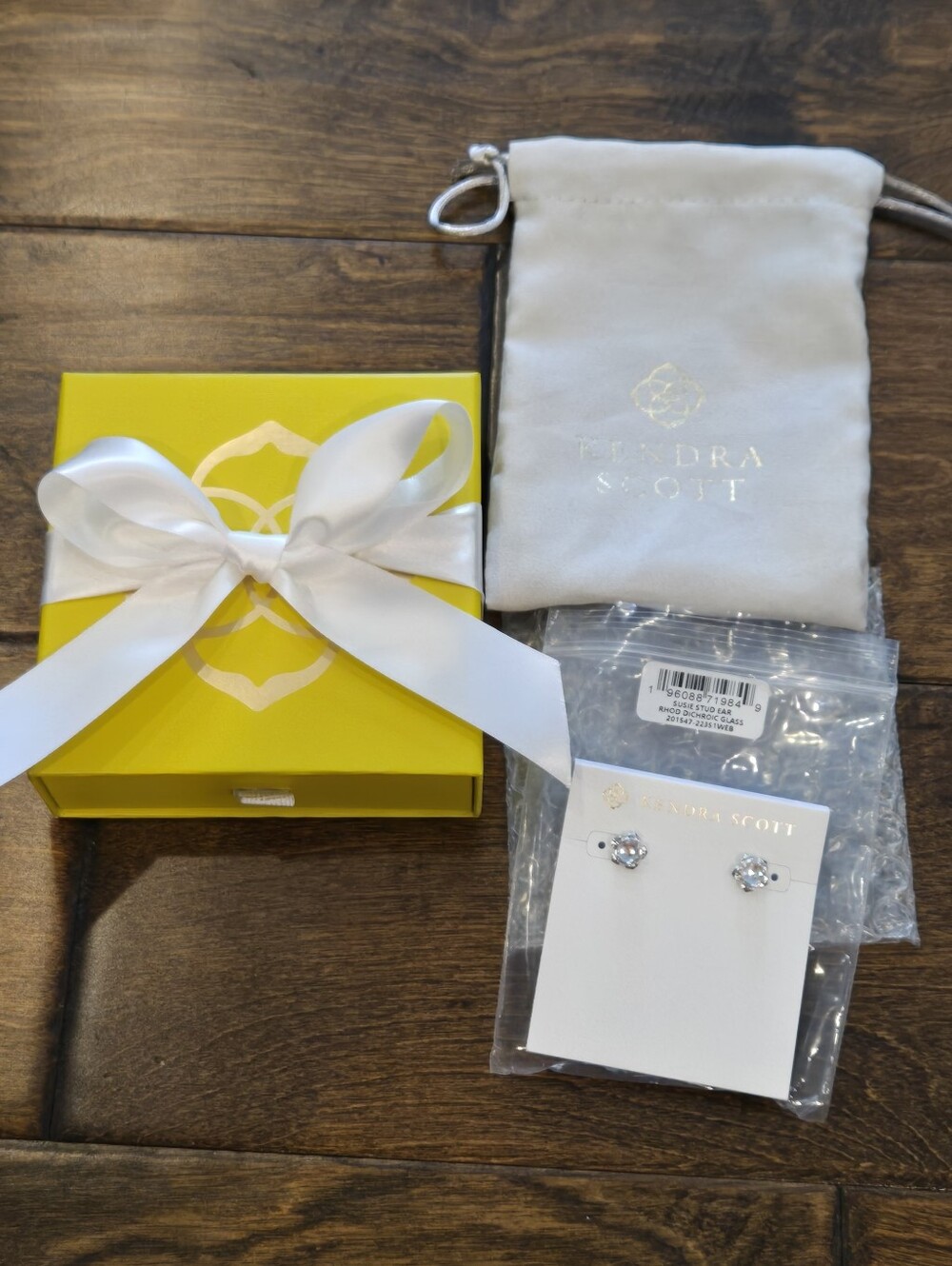 NWT Kendra Scott Susie Stud Earrings Rhodium Dichoric Glass - Picture 2 of 8